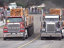 Посмотрите, как Ford LTL9000 делает мега-бернаут и разделывается с соперниками во время дрэга