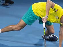«Готов к Australian Open». Французский теннисист Маю выложил фото в медицинской маске