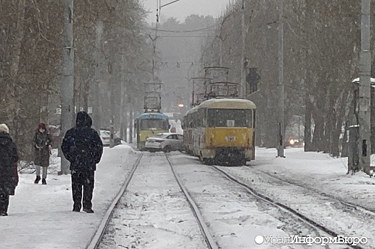 В Екатеринбурге из-за ДТП парализовано движение трамваев на ЖБИ
