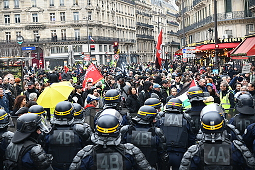 Во Франции 187 тысяч человек вышли на акцию протеста против пенсионной реформы