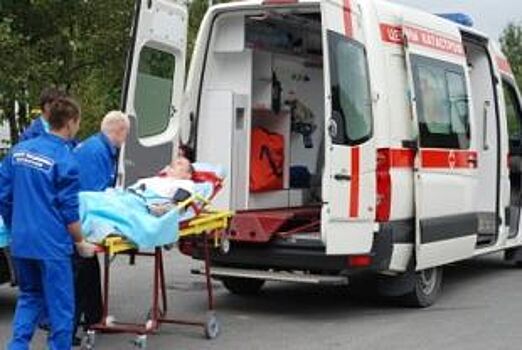 На автобусной остановке под Энгельсом сбили пенсионерку