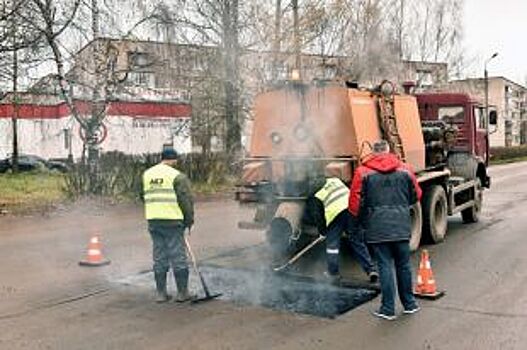 В Ярославле начался ямочный ремонт улицы Панфилова