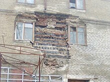 «Нас и не думают расселять»: в челябинской трёхэтажке обвалилась стена