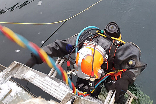 Водолазы-спасатели Северного флота начали тренировочные спуски