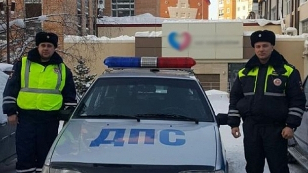Полицейские помогли малолетнему ребёнку оперативно добраться до медицинского учреждения в Томске