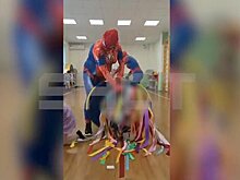 Одетым в Человека-паука воспитателям детсада на Кубани запретили костюмы зарубежных героев