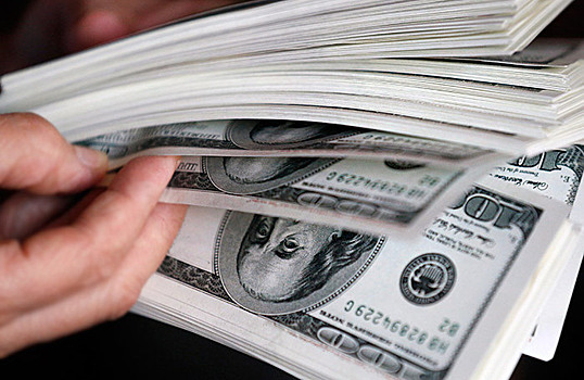 Объем наличной валюты на руках россиян впервые превысил 100 млрд долларов