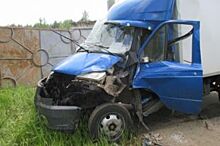 В Ярославском районе столкнулись грузовик и легковушка: есть пострадавшие
