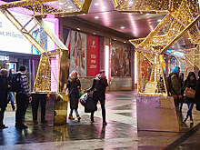 Исследование: посещаемость торговых центров в Москве и Петербурге упала на четверть в новогодние праздники