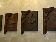 В пензенском драмтеатре появились еще две мемориальные доски