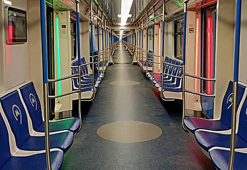 Тематический поезд метро запустили к выборам мэра