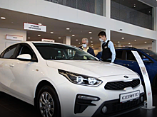 Автомобили 2022 года выпуска стоят на складах автодилеров в России