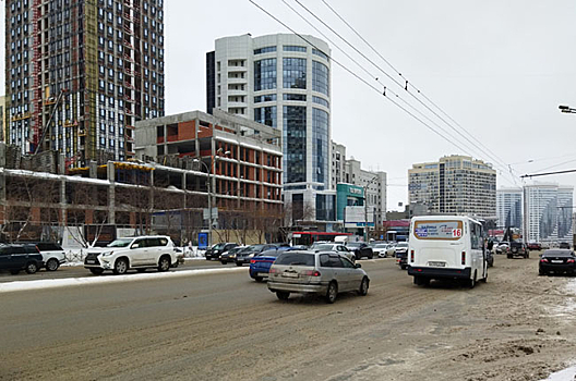 АЗС Новосибирска переписывают ценники уже шестую неделю подряд