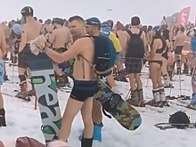 Массовое оголение россиян на горе в Сочи сняли на видео