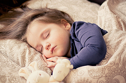 Учёные выяснили, как дополнительный час влияет на качество сна у детей