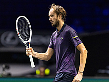 Даниил Медведев вышел в третий круг турнира в Париже после снятия Димитрова