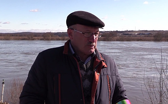 «Мы на катерах поставляем им продукты»: в администрации рассказали о помощи жителям села Слемские борки