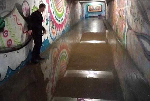 В Кирове вода затопила подземный переход