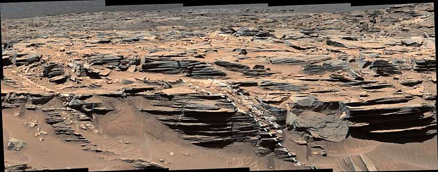 Марсоход Curiosity обнаружил в кратере Гейл богатый водой опал
