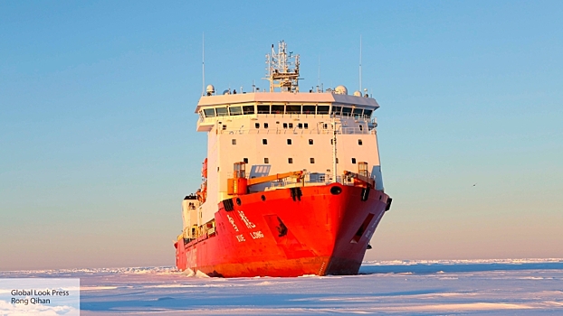 Из Антарктики эвакуируют больного пассажира корабля