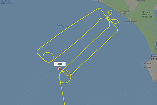 Испанский самолет начертил в небе «пенис в коробке»