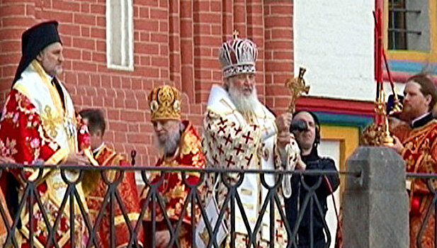 Патриарх Кирилл и Голодец открыли праздничный концерт на Красной площади