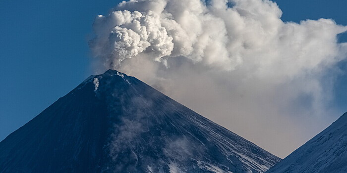 Что отличает нынешнее извержение Ключевского от предыдущих, рассказал эксперт
