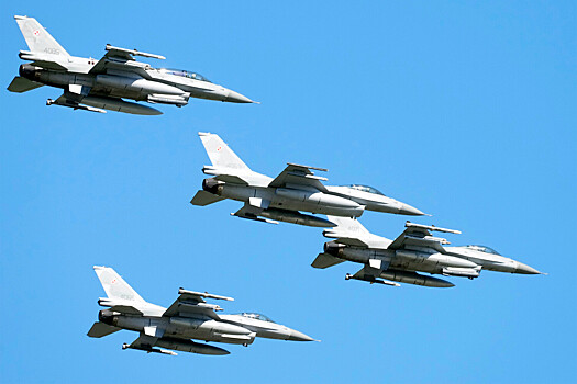 Эксперт назвал срок первого применения F-16 Украиной