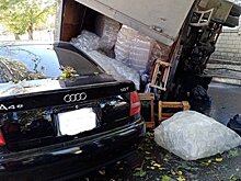 Водителя Lada Priora зажало в машине деревом