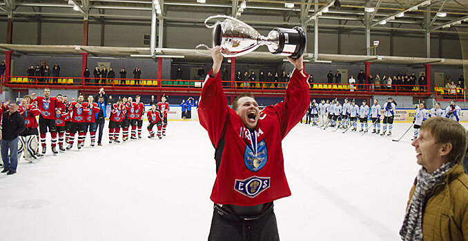 Второй год подряд хоккеисты Нарвы становятся чемпионами Эстонии