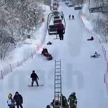 В Подмосковье 50 человек два часа провисели на сломавшемся подъемнике