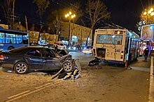 Двухлетнего ребенка в автокресле выбросило из автомобиля при ДТП в Хабаровске