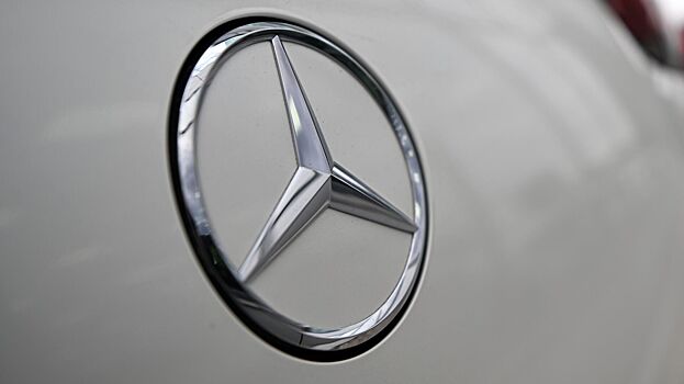 "Известия": концерн Mercedes-Benz отключил российских дилеров от программного обеспечения