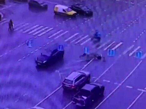 Mercedes сбил велосипедиста на Бутырской улице в Москве