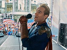 Хоумлендер выступает с сольным концертом — на новом кадре 4-го сезона сериала «Пацаны»