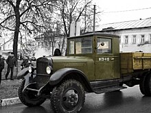 ЗИС-5 — советский трехтонный грузовик, построенный на основе американской конструкции