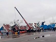 Строящийся корабль с рабочими на борту опрокинулся в Ленобласти