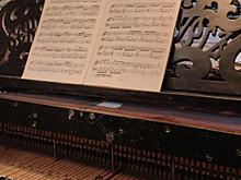 В Красногорск на реставрацию прибыл уникальный французский рояль XIX века