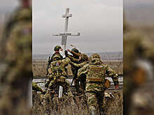 Бойцы ВС РФ установили поклонный крест в Белогоровке, где шли ожесточенные бои