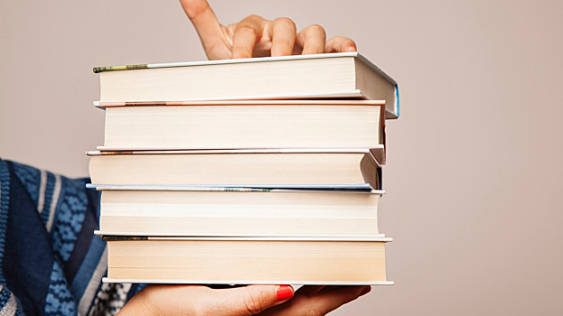 Пять книжных новинок: путеводитель по Ирану и книга о культуре отмены