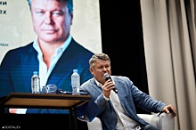 Более 300 нижегородцев пришли на встречу с актером Олегом Тактаровым