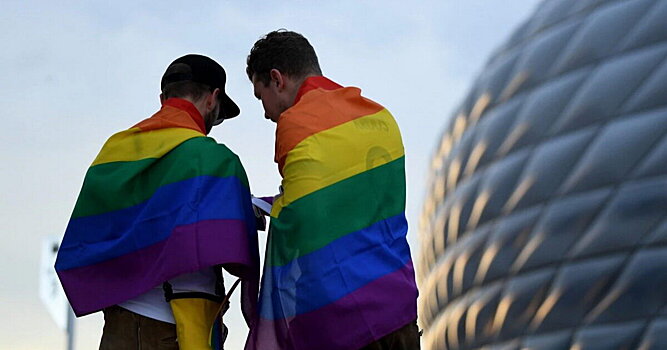 Гей-парам в Катаре следует избегать поцелуев на публике. Это подтвердил генсек комитета по наследию ЧМ-2022