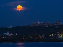 Фото дня: Нижегородцы увидели первое суперлуние в 2020 году