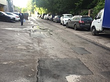 На Варшавском шоссе привели в порядок асфальт в одном из дворов
