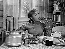 Нейросеть нашла замену актерам в «Бриллиантовой руке» и «Девчатах»