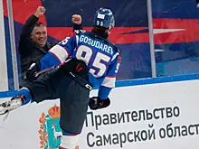 Хоккейная "Лада" застряла в черной полосе