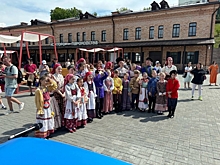 В восьми городах России прошел флешмоб национальных костюмов