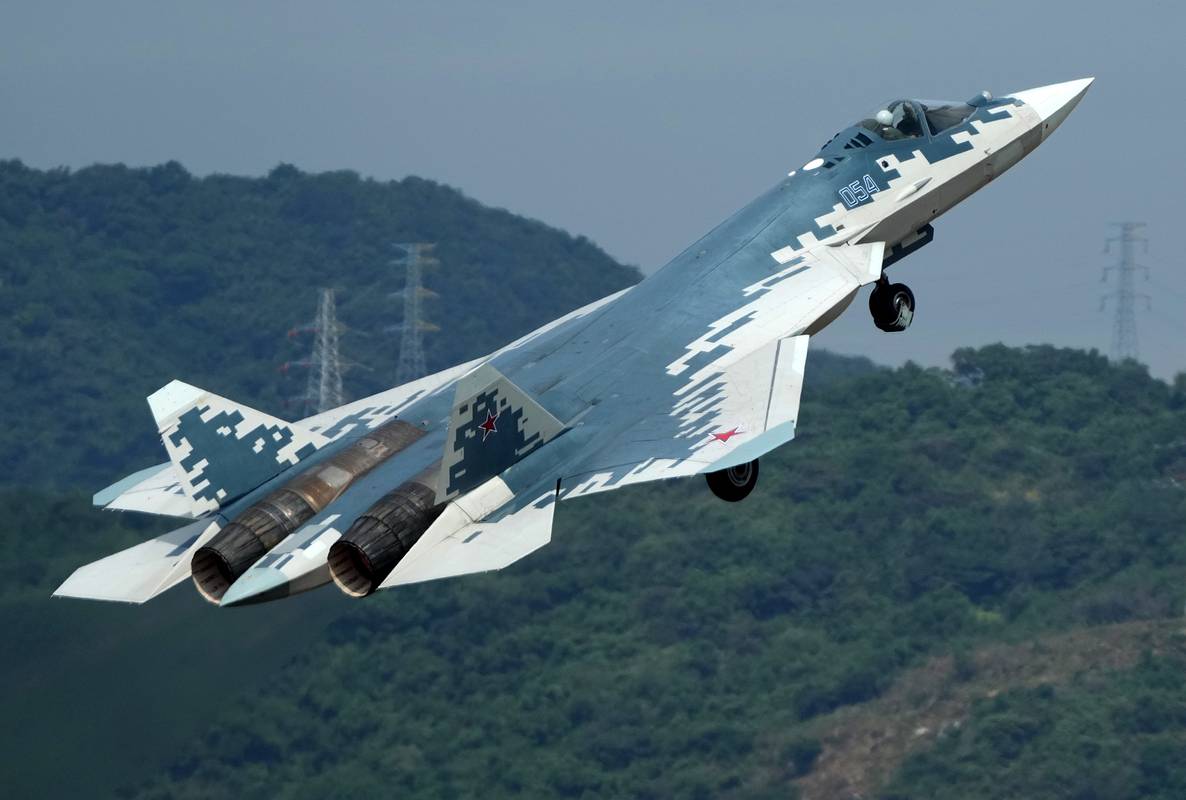 Стало известно о первой встрече Су-57 и F-22 вблизи Аляски