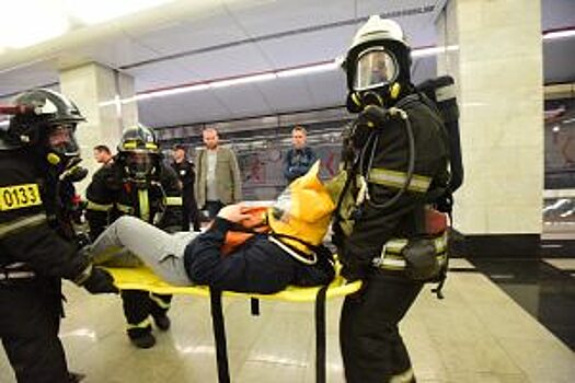 Занятия по иностранному языку проводятся для сотрудников МЧС в преддверии Чемпионата мира по футболу-2018