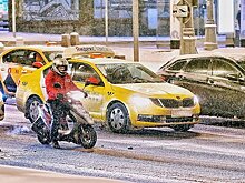 Власти Москвы попросили сервисы такси заморозить цены на новогодние праздники